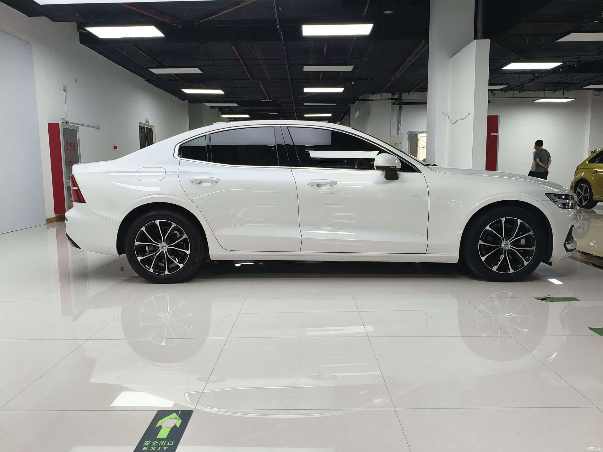 Volvo S60, 2022 все фото