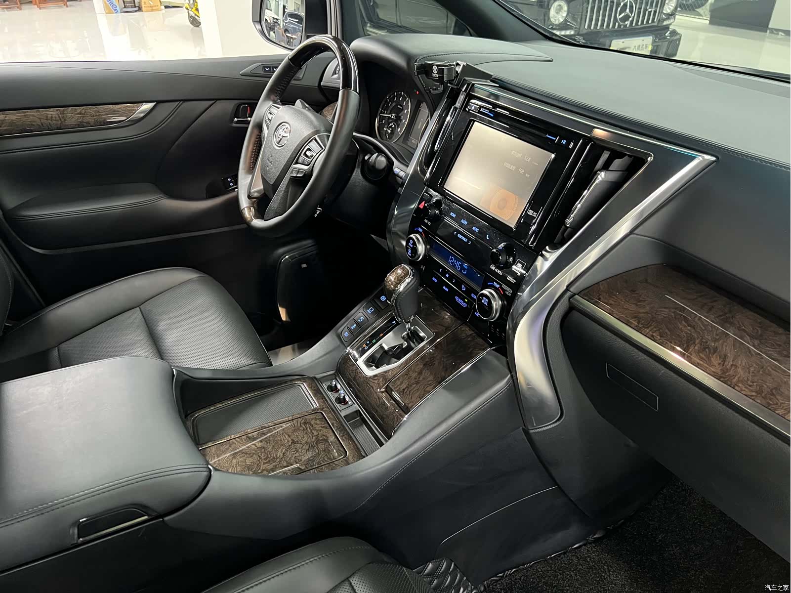 Toyota Alphard, 2018 25