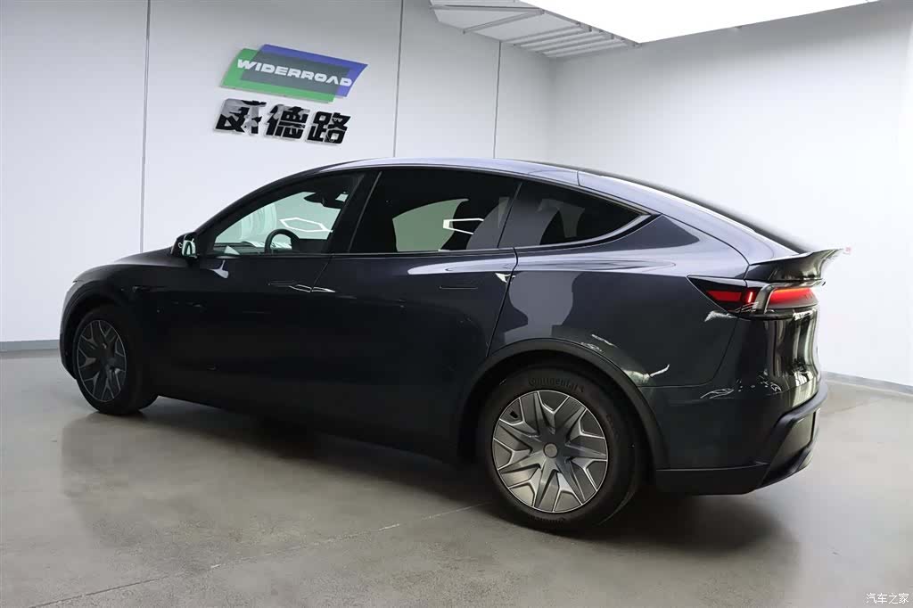 Tesla Model Y, 2026 7