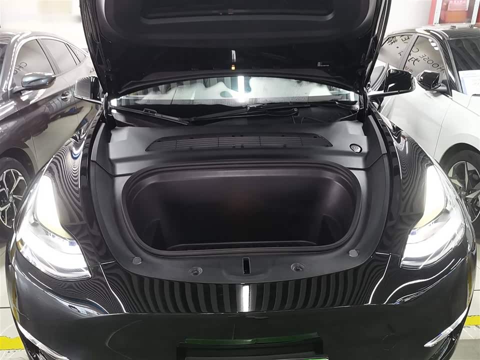 Tesla Model Y Tesla Model Y