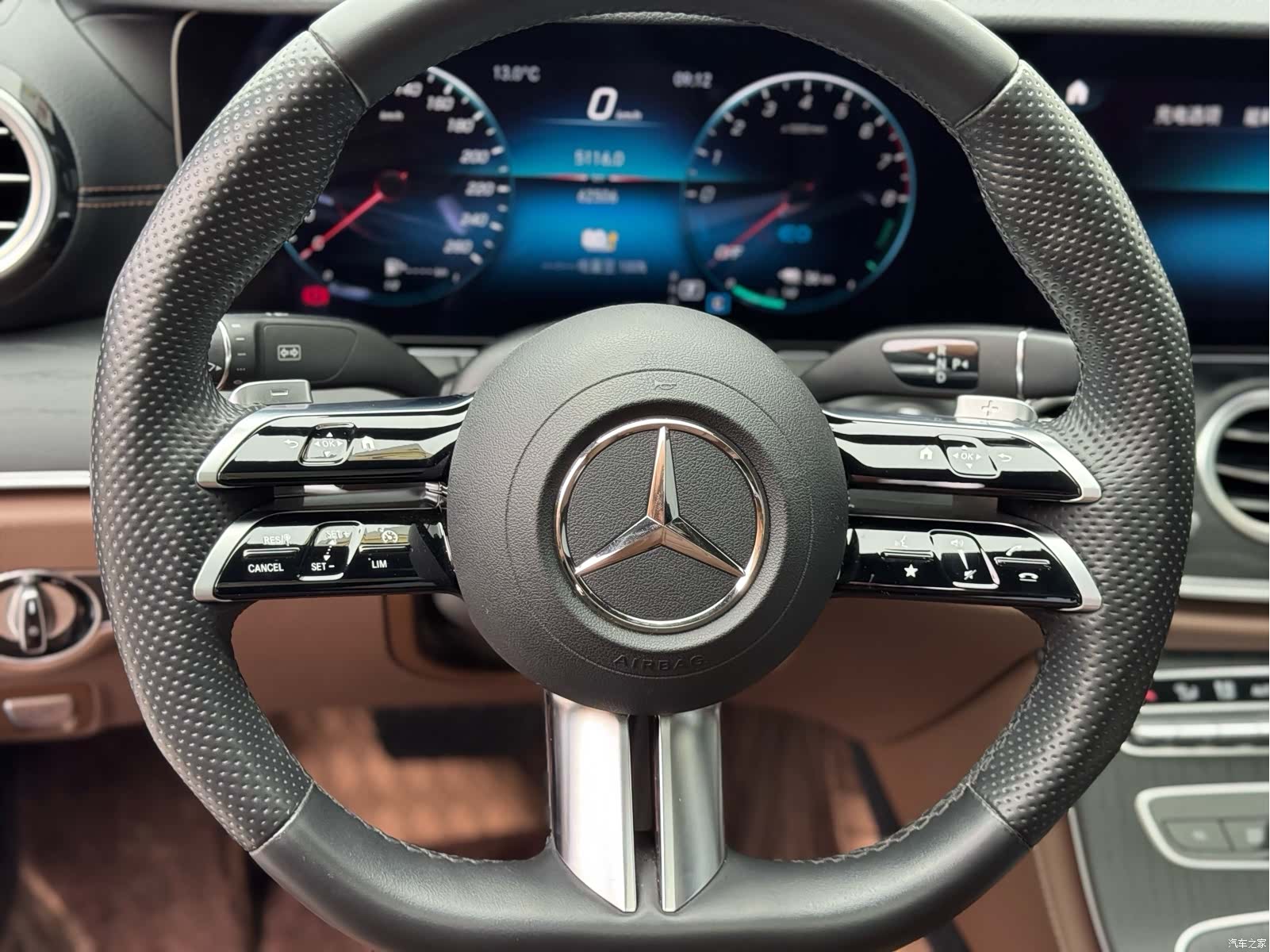 Mercedes-Benz E-Class, 2023 14