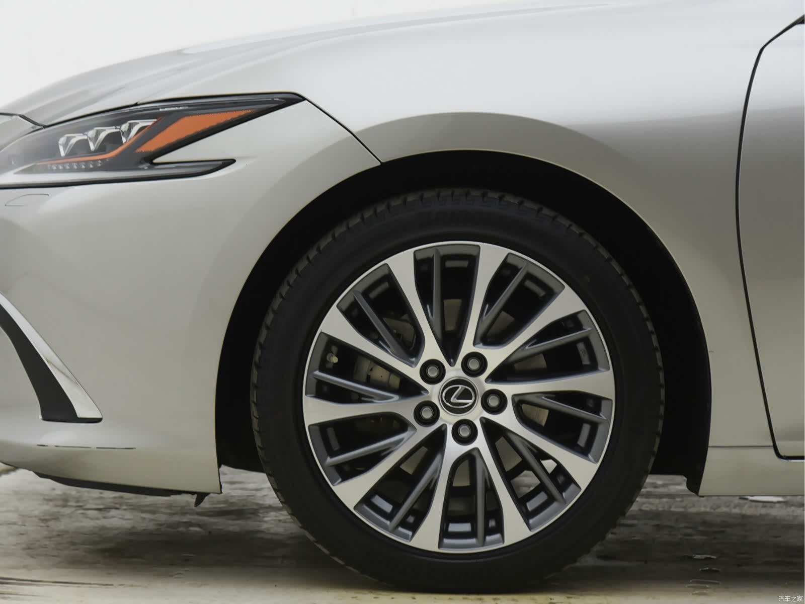Lexus ES, 2019 16