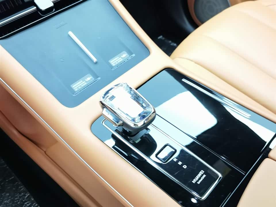 AITO Ask the world M7