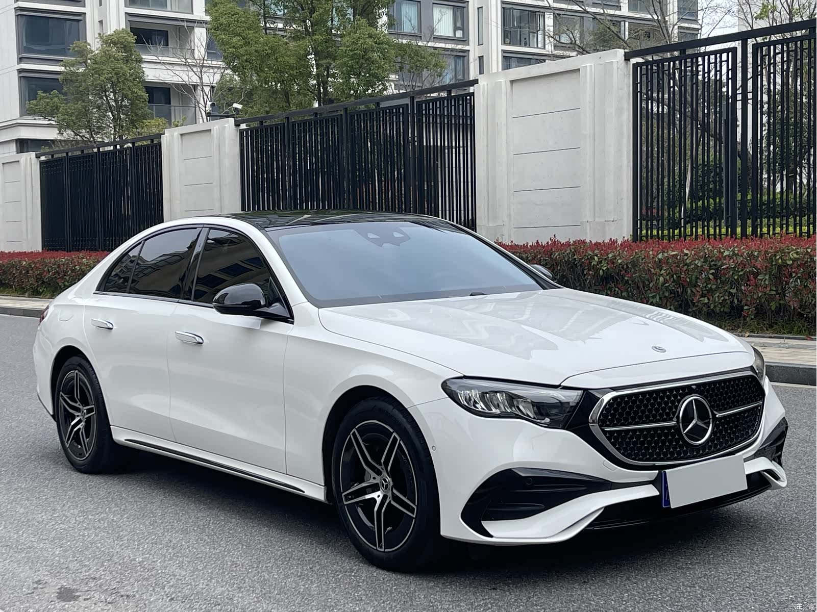 Mercedes-Benz E-Class, 2024 3