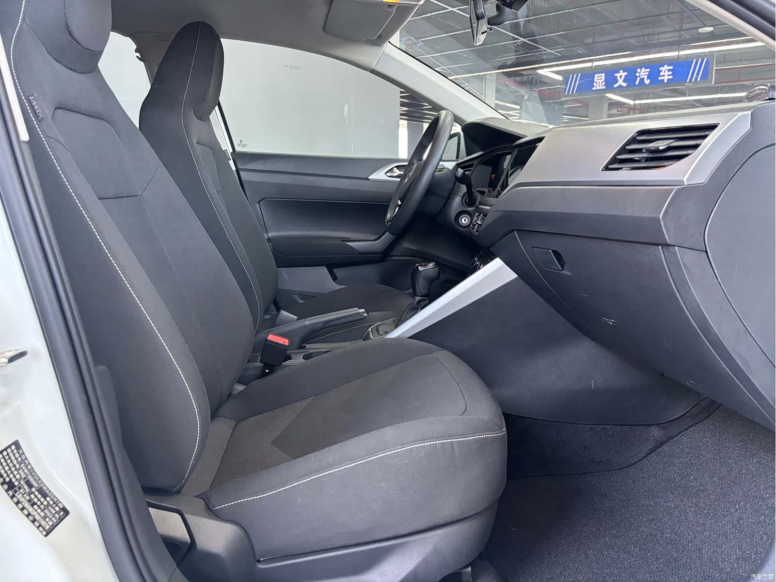 Volkswagen Polo, 2023 все фото