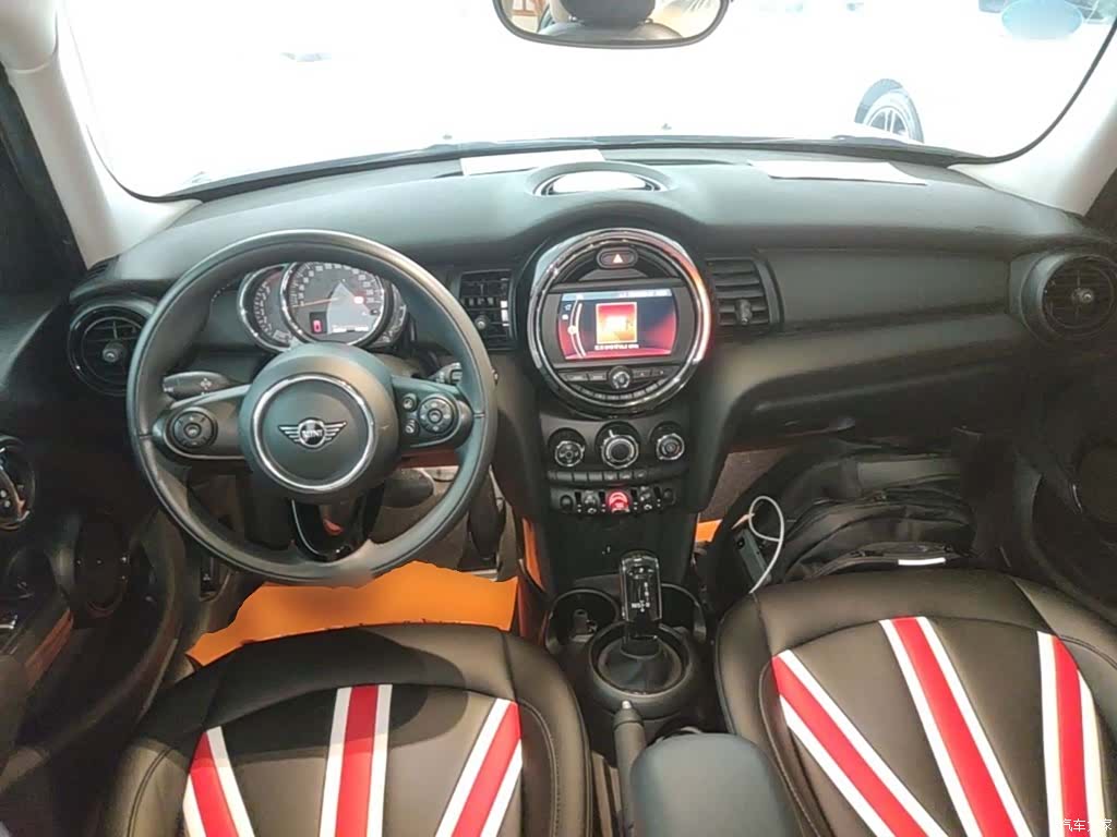 Mini ONE, 2019 10