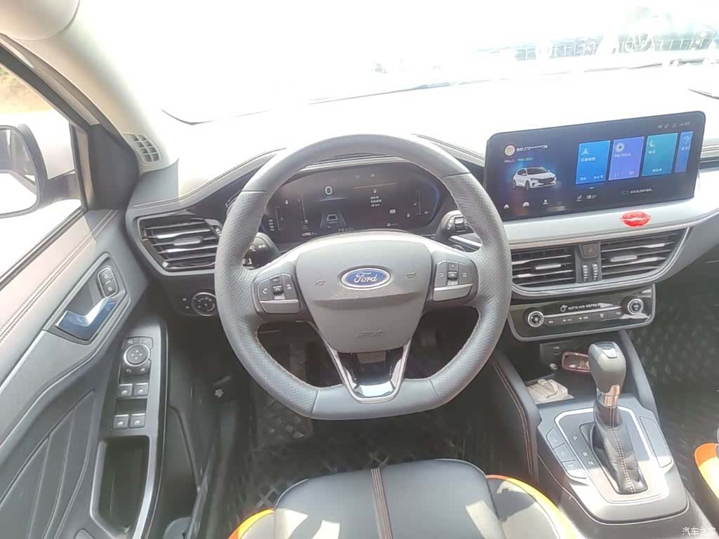 Ford Focus, 2022 11