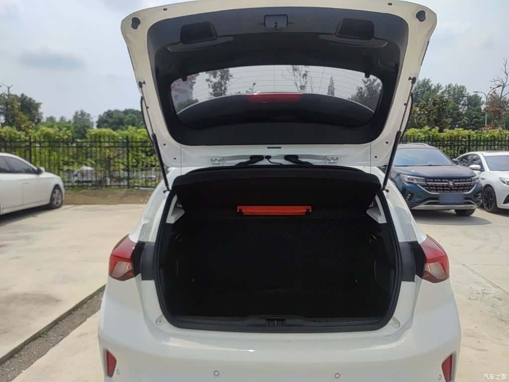 Ford Focus, 2022 19