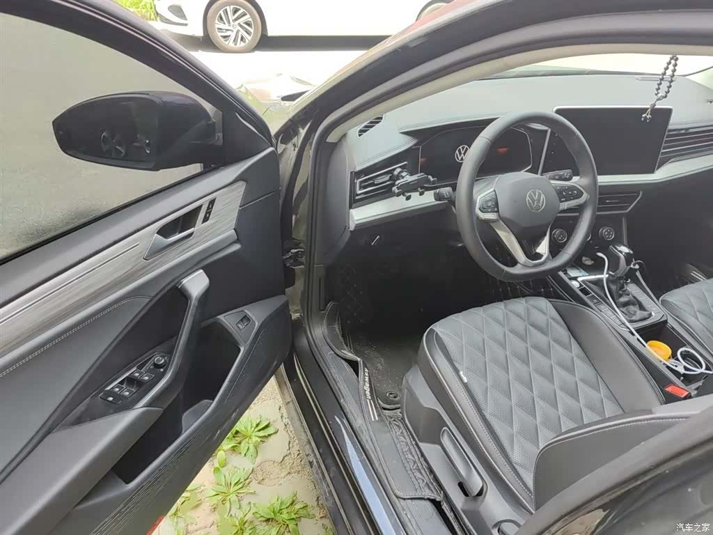 Volkswagen Sagitar, 2023 17