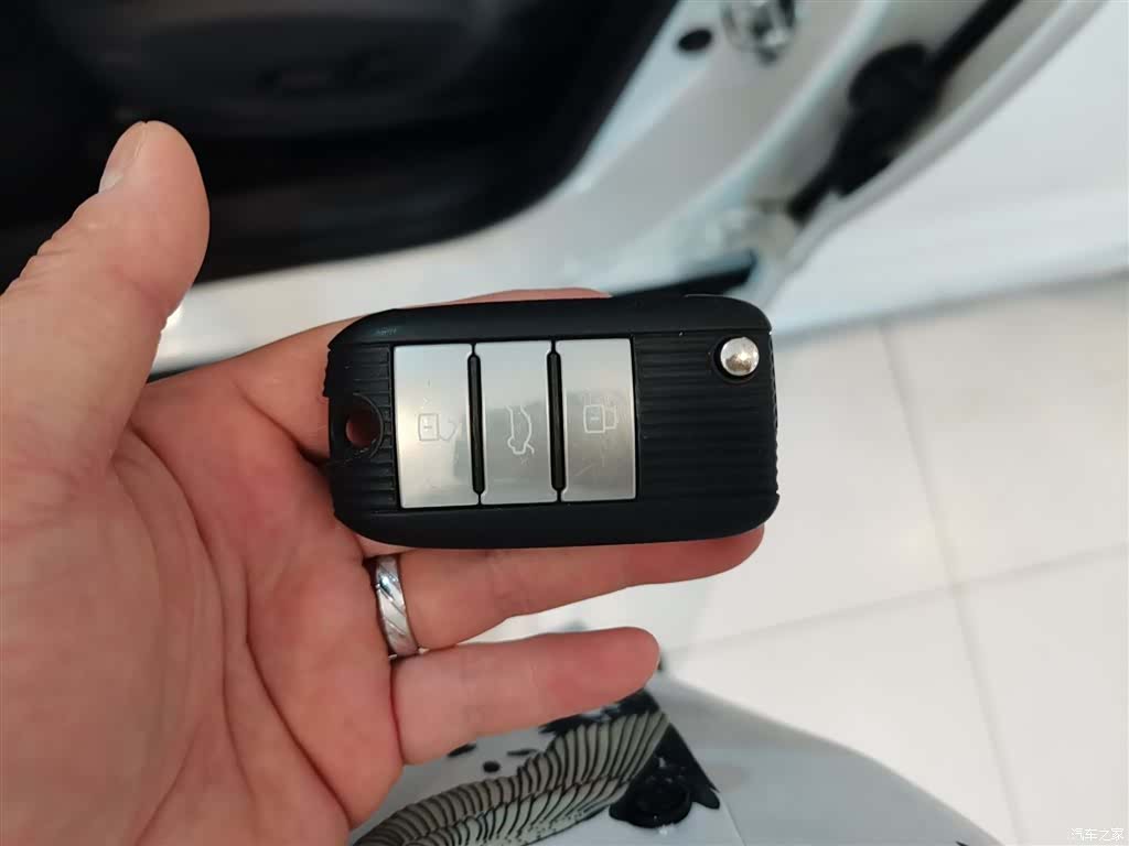 Roewe RX3, 2018 9