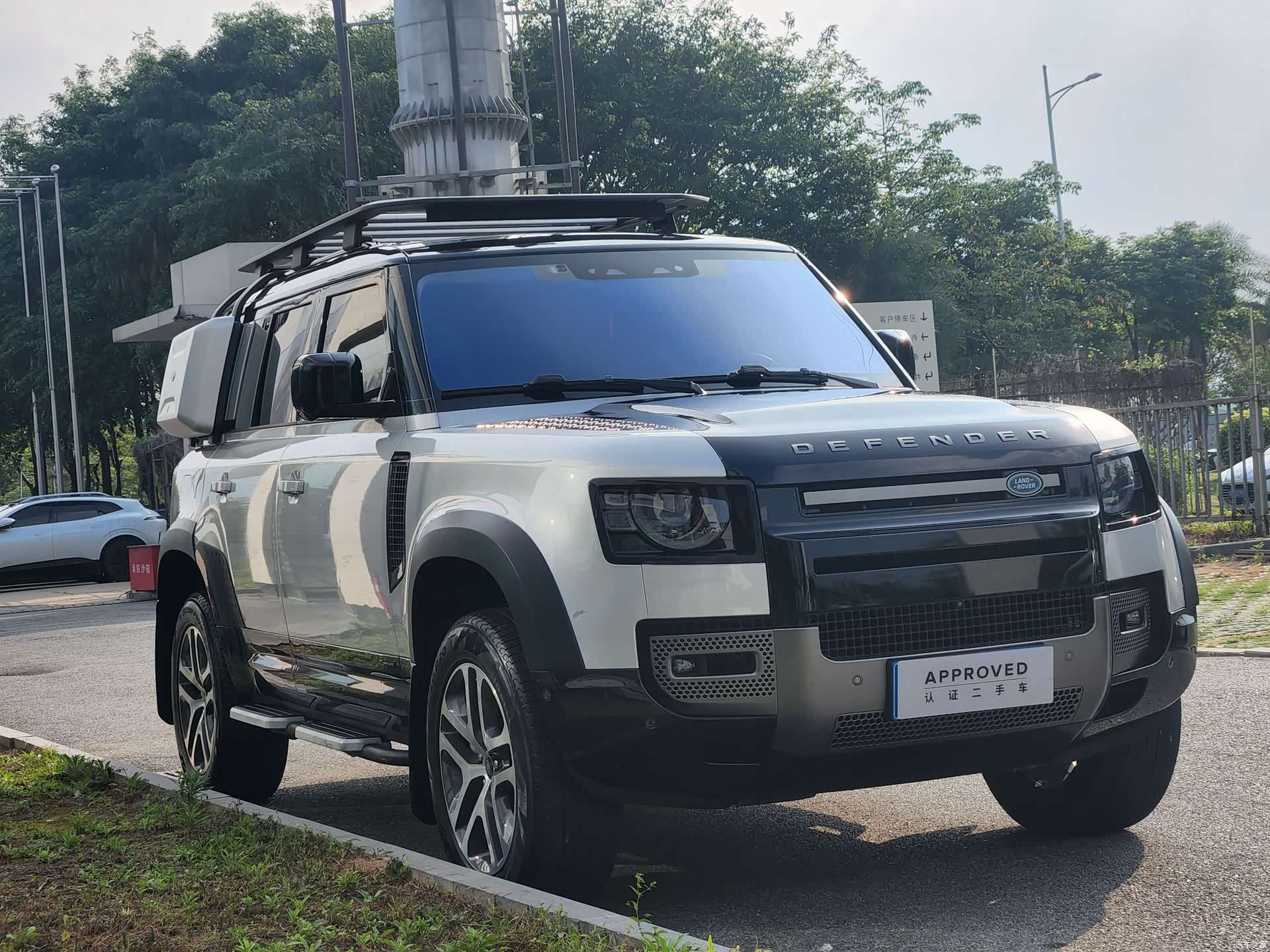 Land Rover Defender, 2021 3