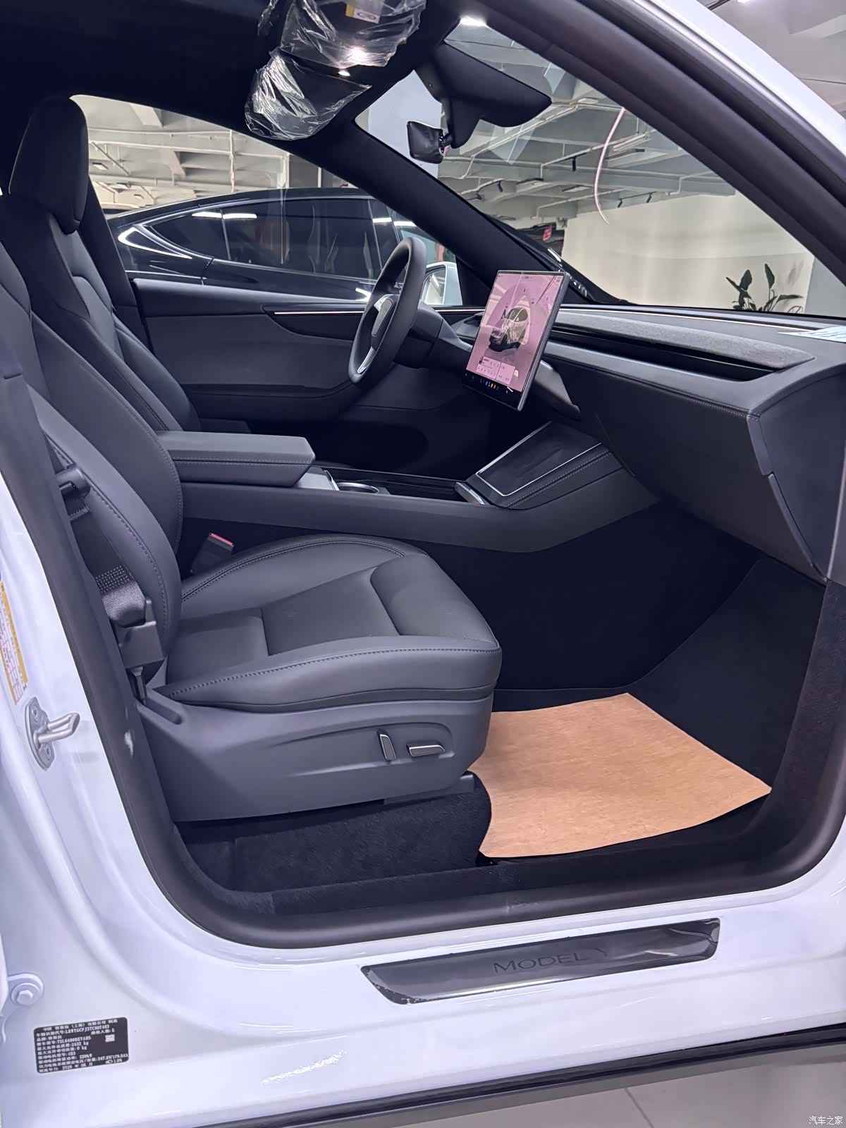 Tesla Model Y, 2026 все фото
