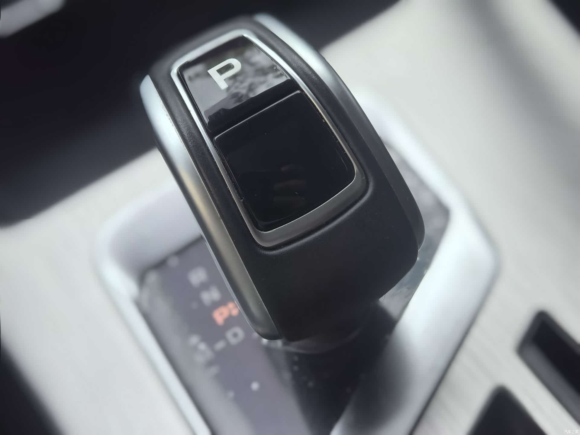 Geely Coolray, 2020 12