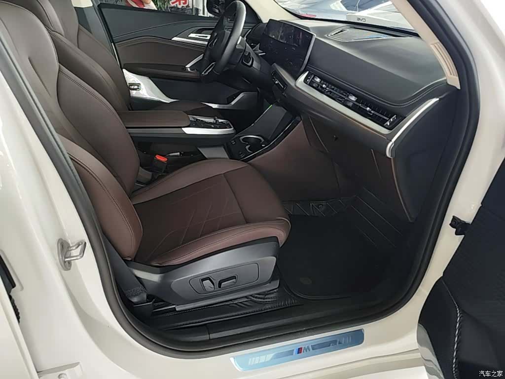 BMW iX1, 2025 25