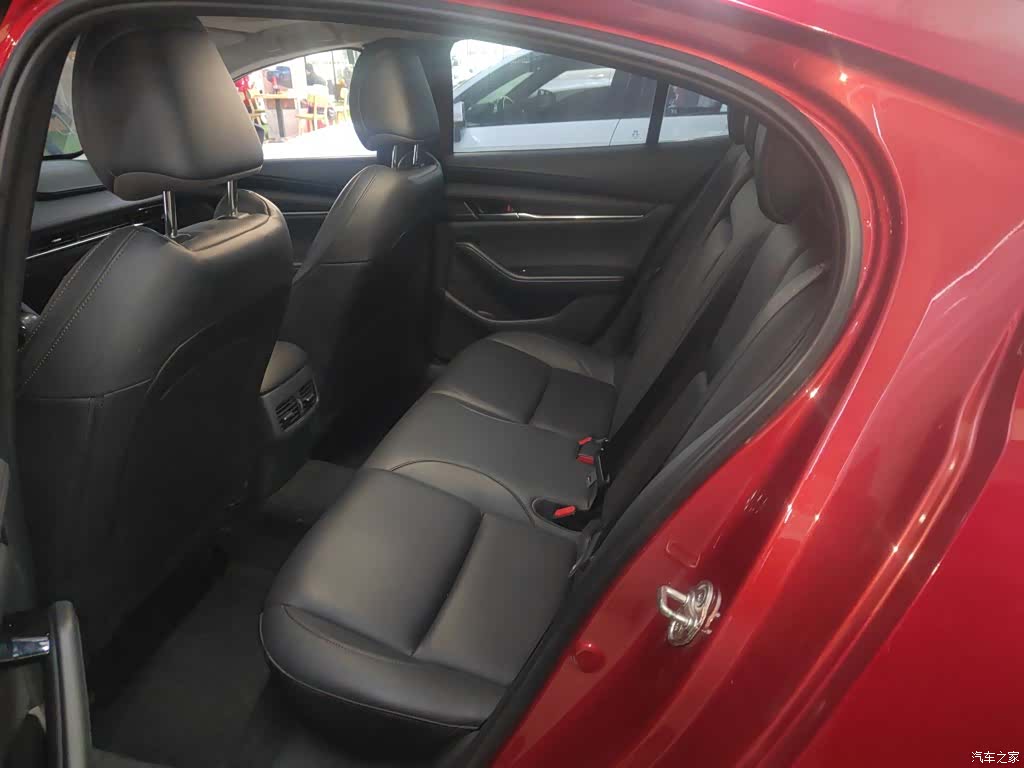Mazda Mazda3, 2023 13