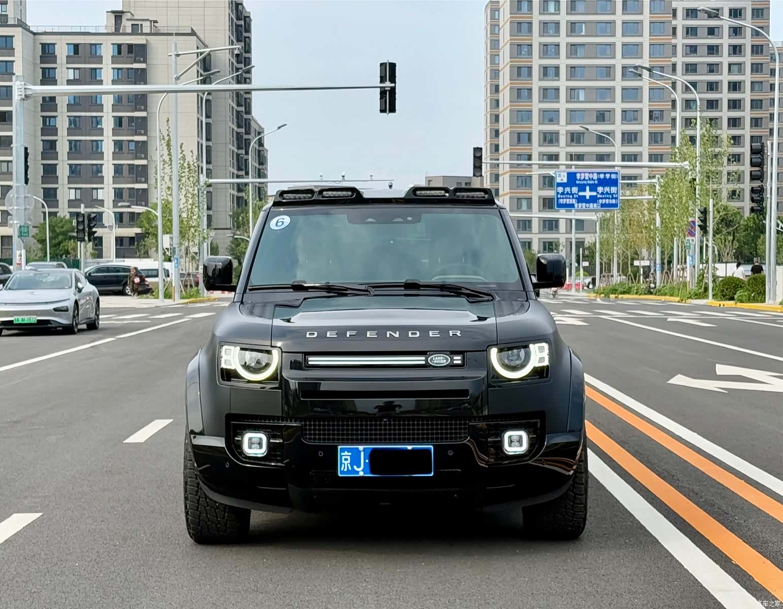 Land Rover Defender, 2025 2