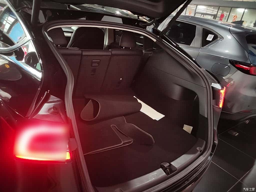 Tesla Model Y, 2022 19