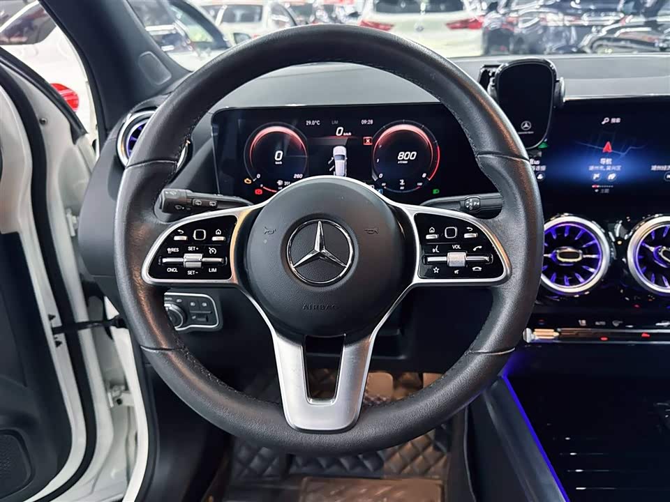 Mercedes-Benz GLA Mercedes-Benz GLA