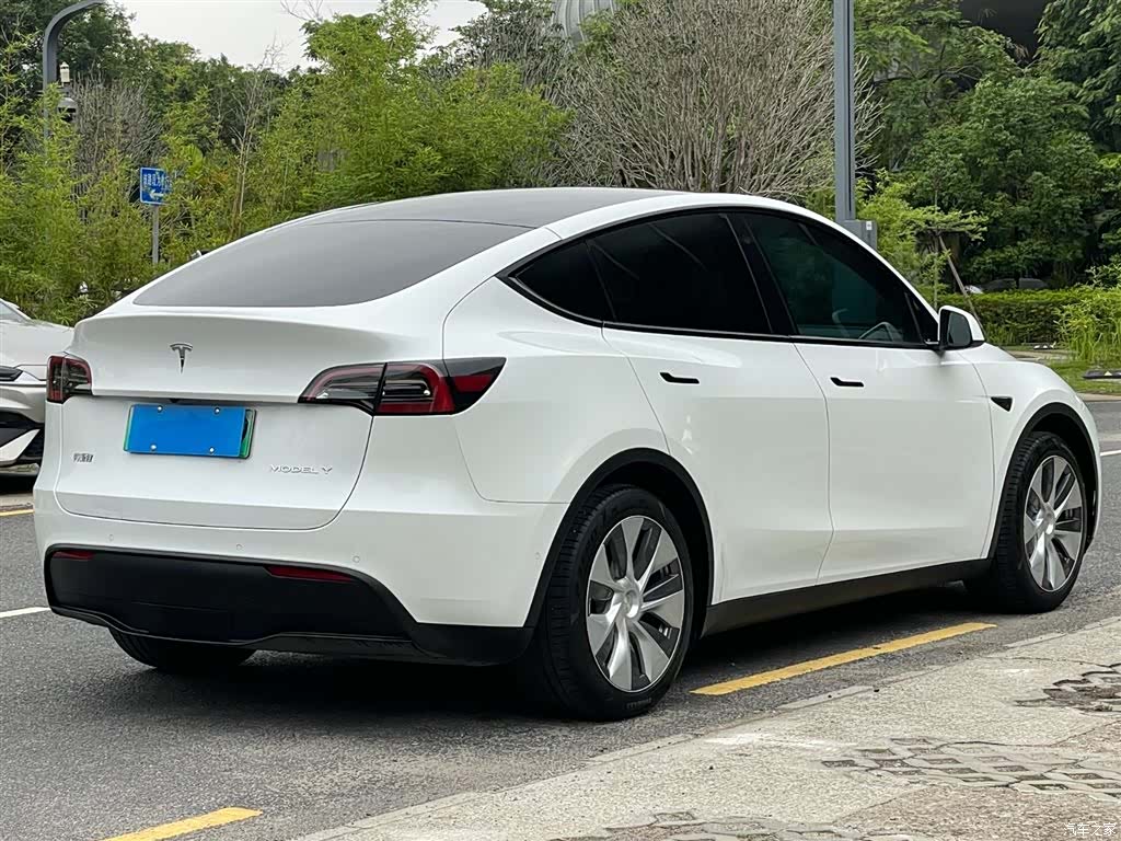Tesla Model Y, 2022 24