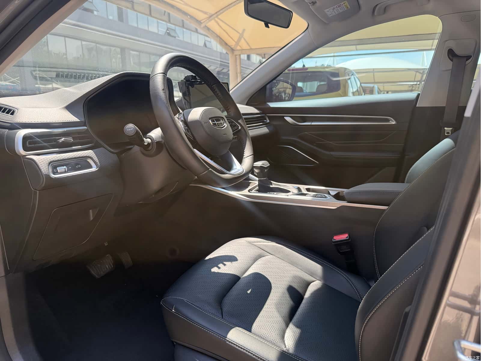 Geely Emgrand, 2022 9