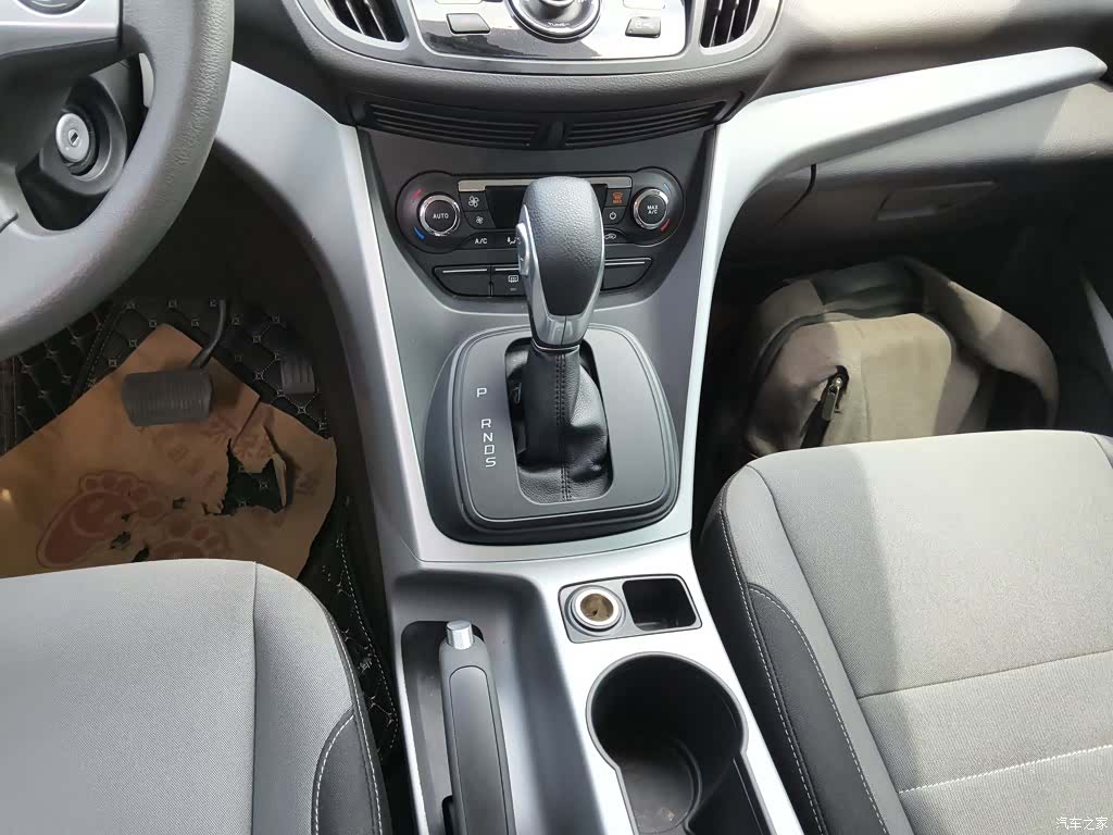 Ford Kuga, 2016 10