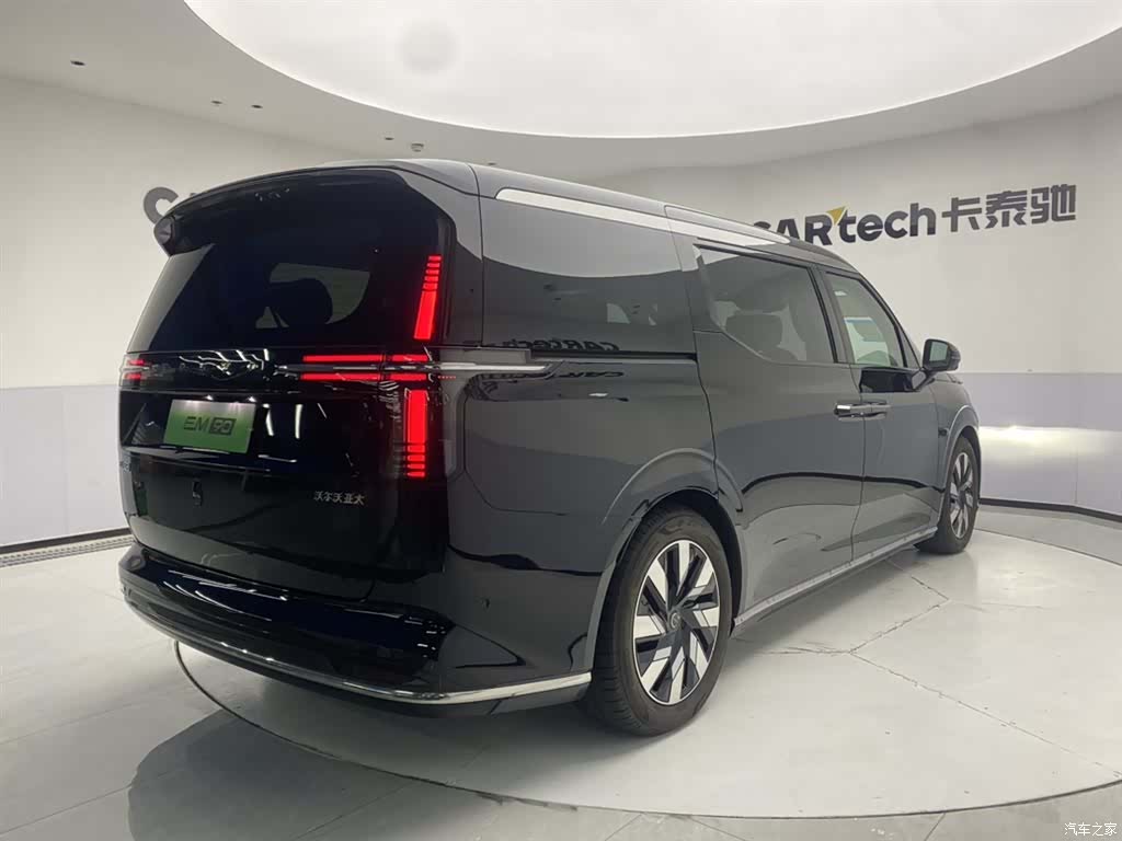 Volvo EM90, 2026 все фото