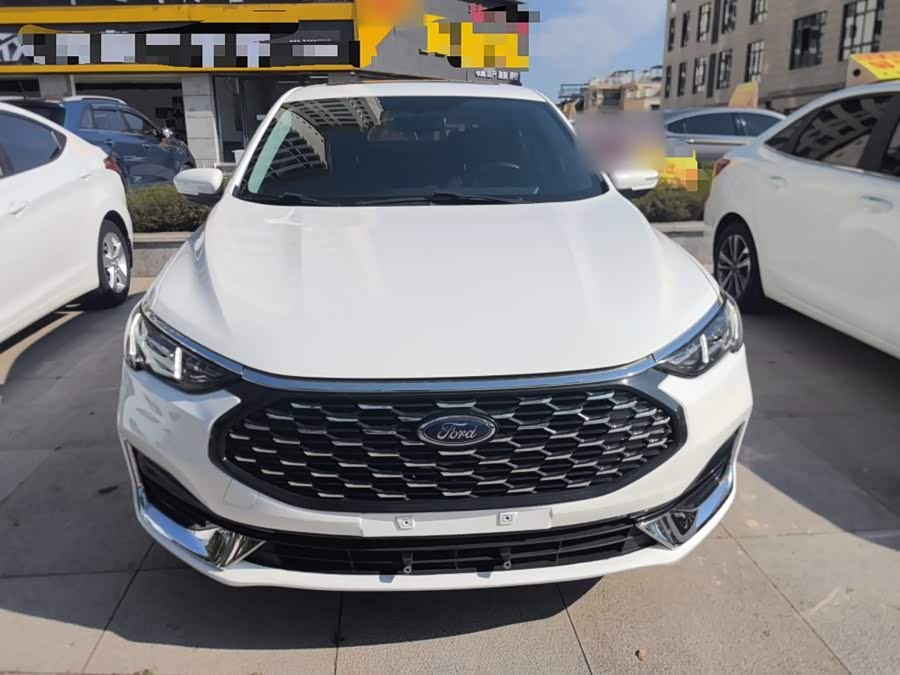 Ford Focus 2022, фото 3