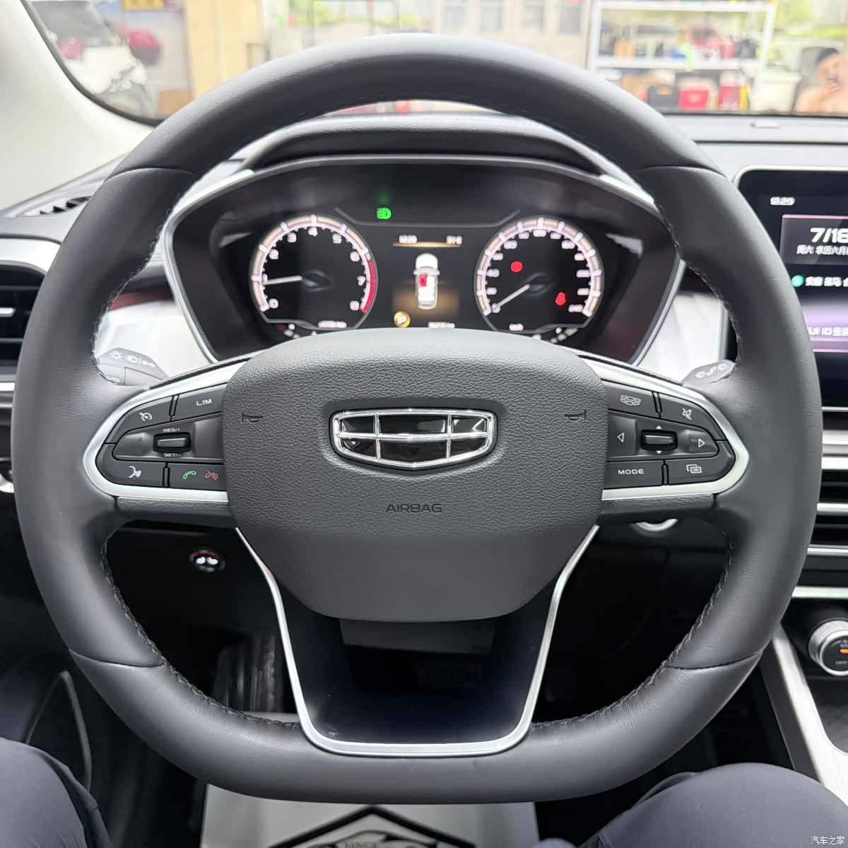 Geely Coolray, 2021 13