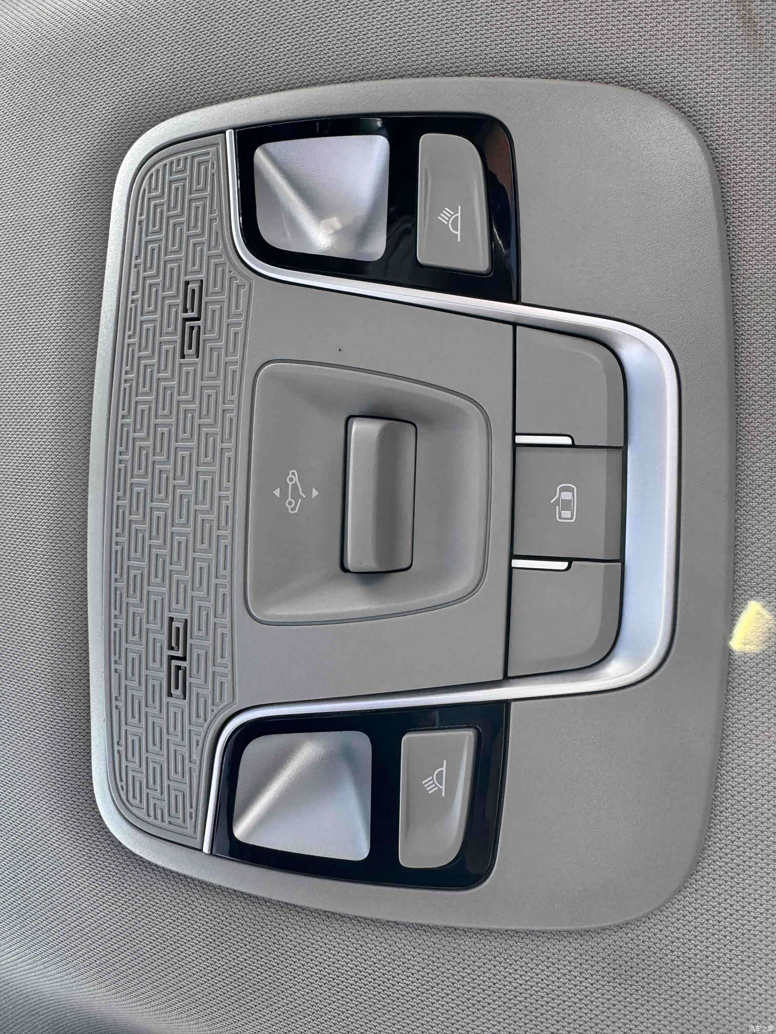 Geely Coolray, 2022 13