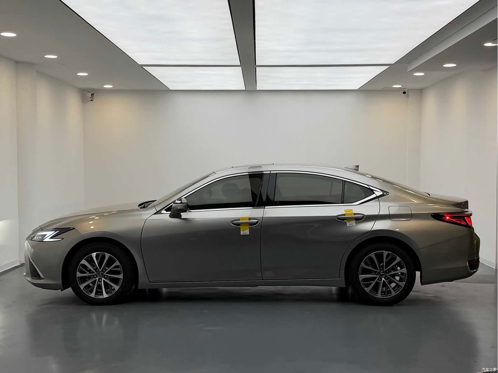 Lexus ES, 2018 6
