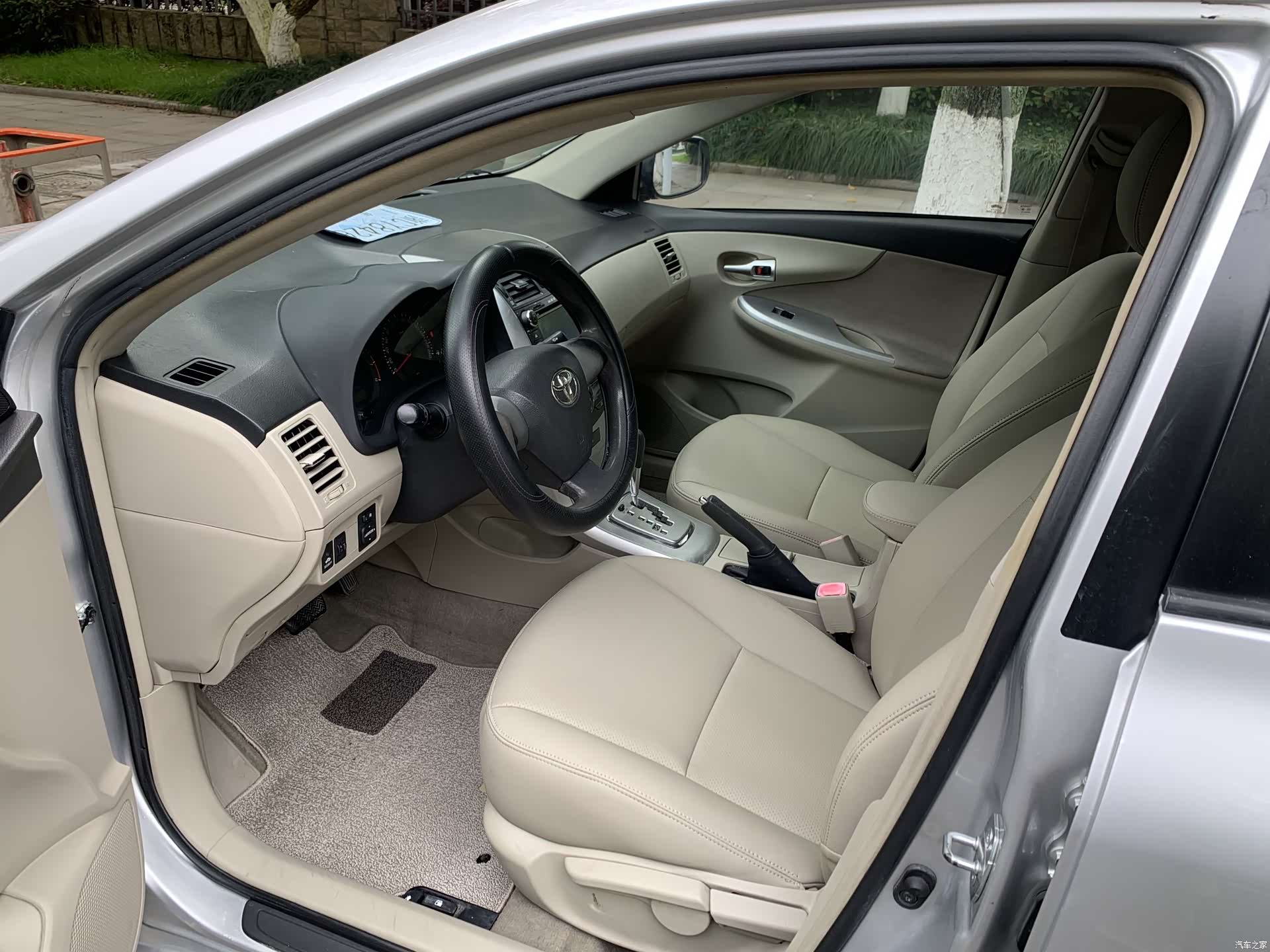 Toyota Corolla, 2013 все фото