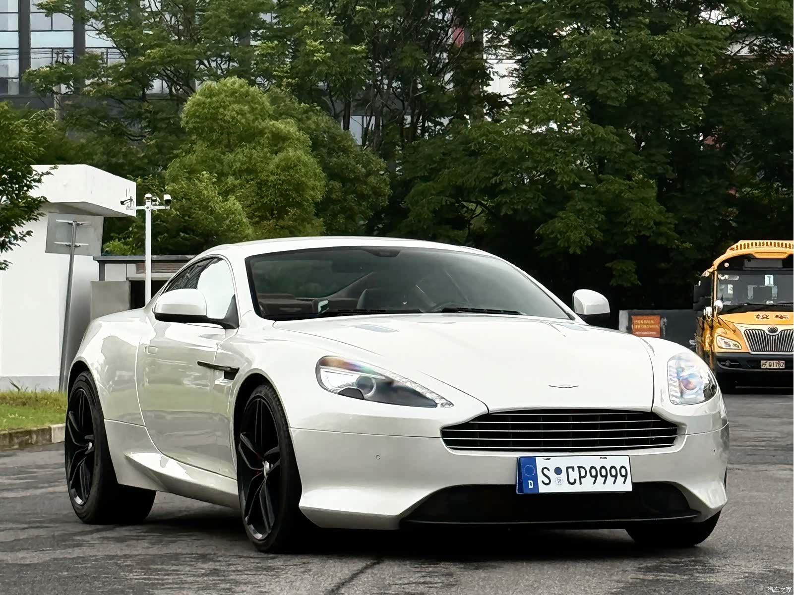Aston Martin DB9, 2015 4