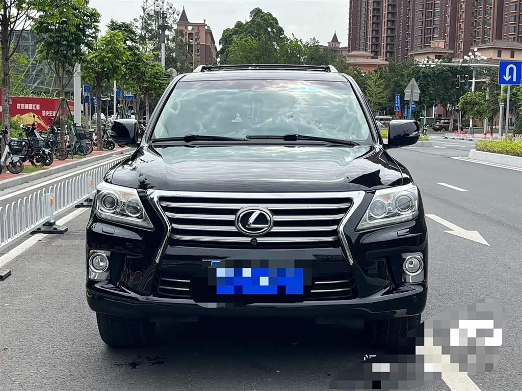 Lexus LX