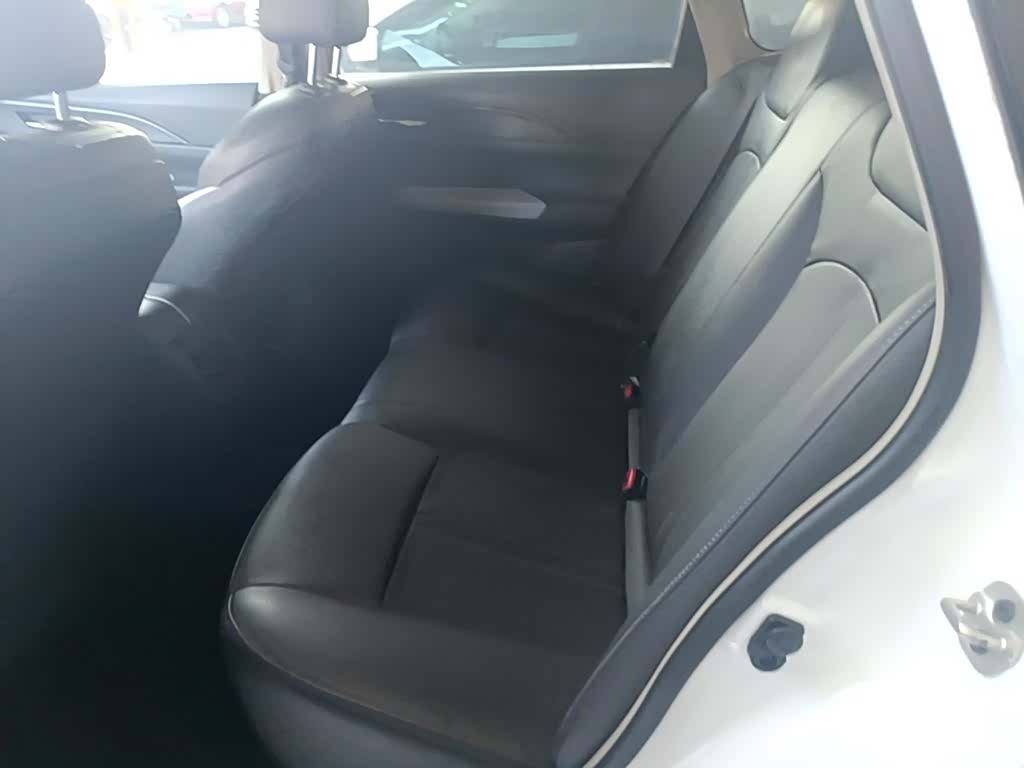 DongFeng E70, 2022 13
