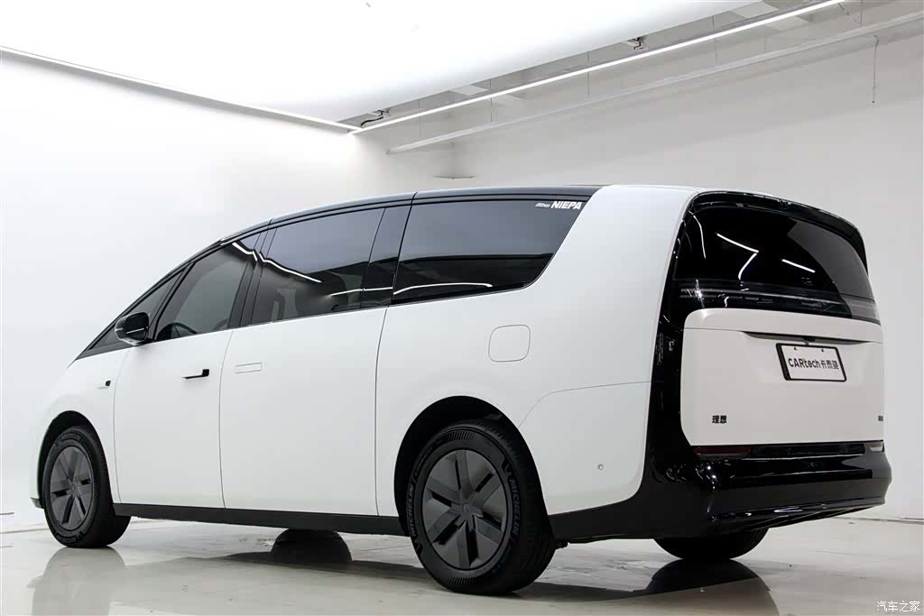 Li Auto MEGA, 2025 7