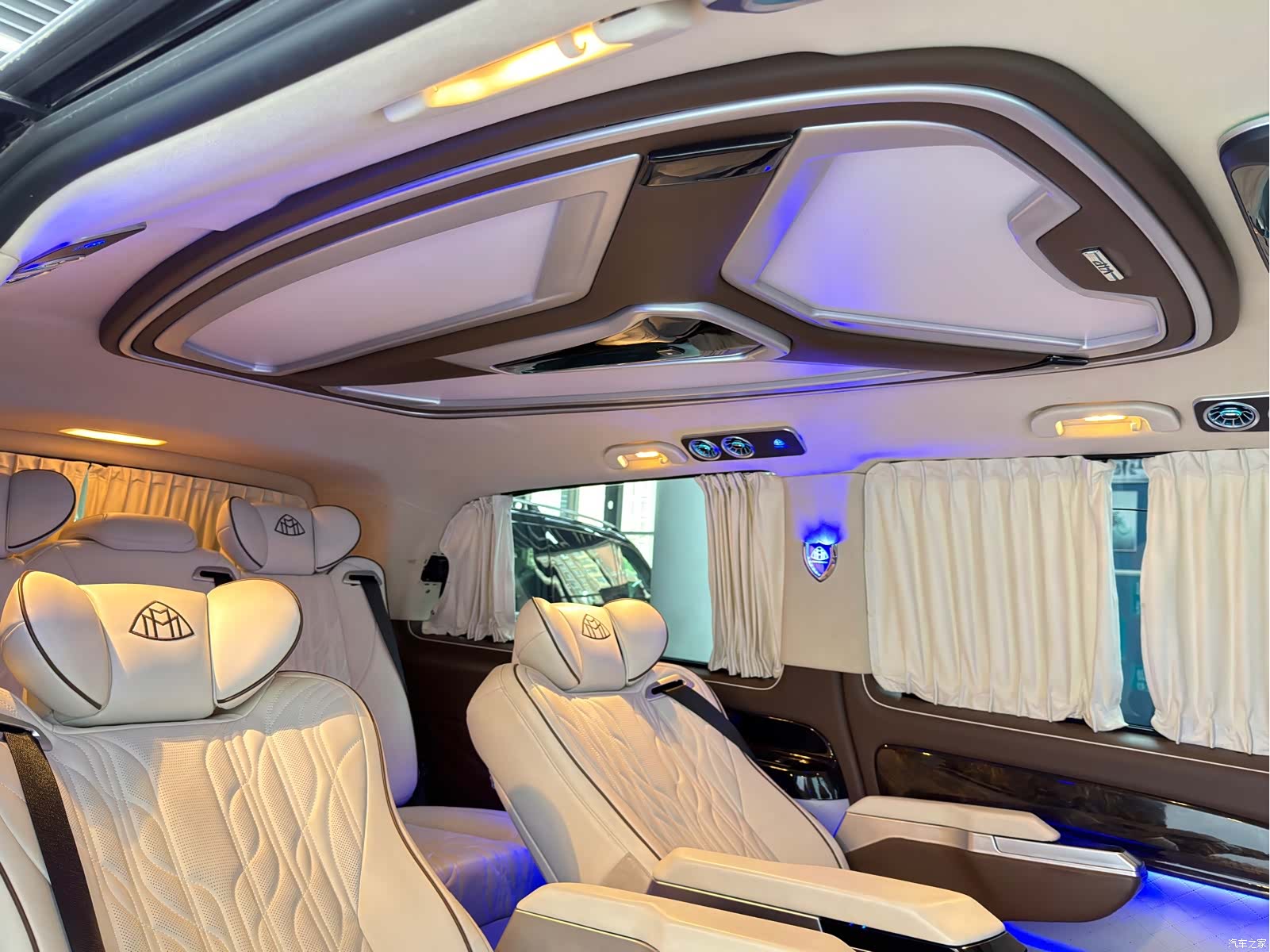 Mercedes-Benz 7, 2023 10