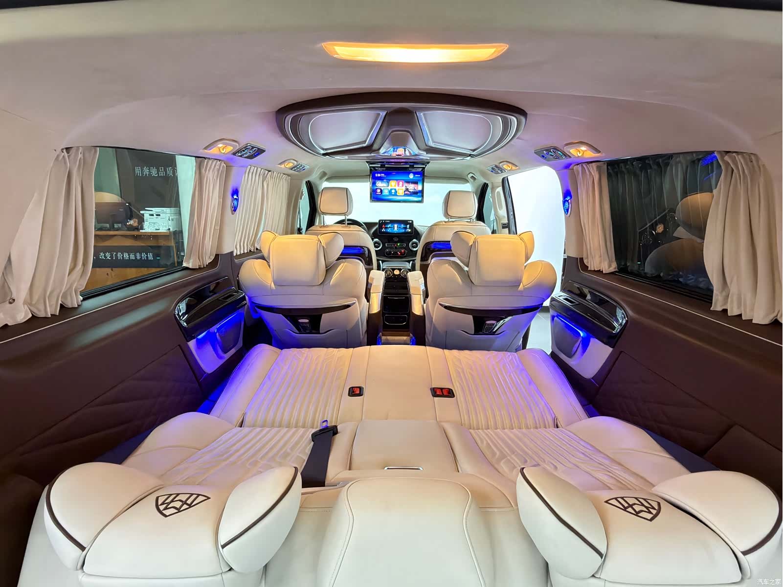 Mercedes-Benz 7, 2023 17