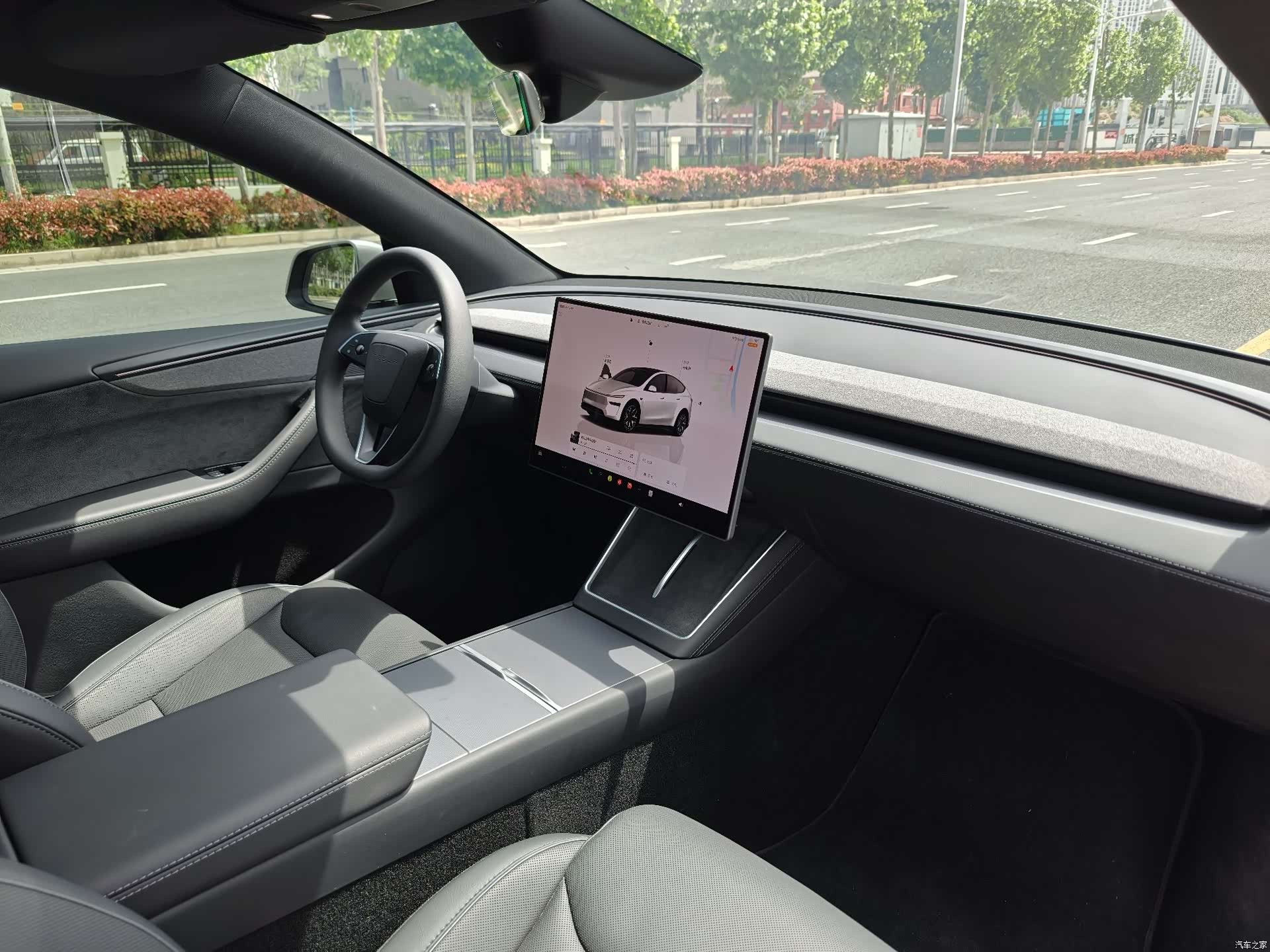 Tesla Model Y, 2025 12