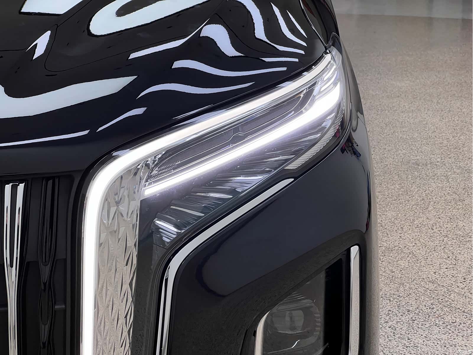 Hongqi HQ9, 2024 8