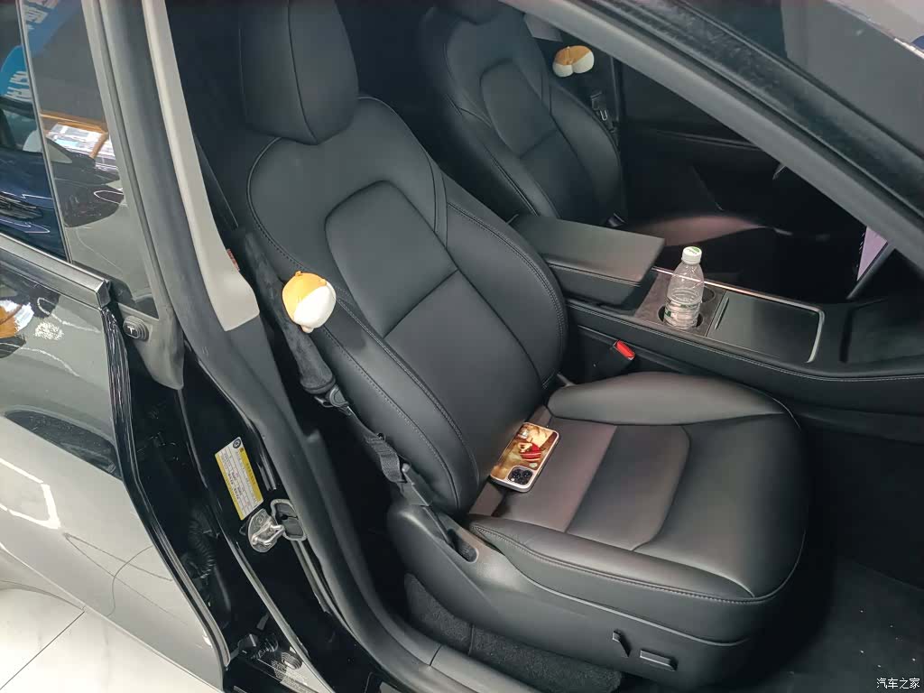 Tesla Model Y, 2023 25