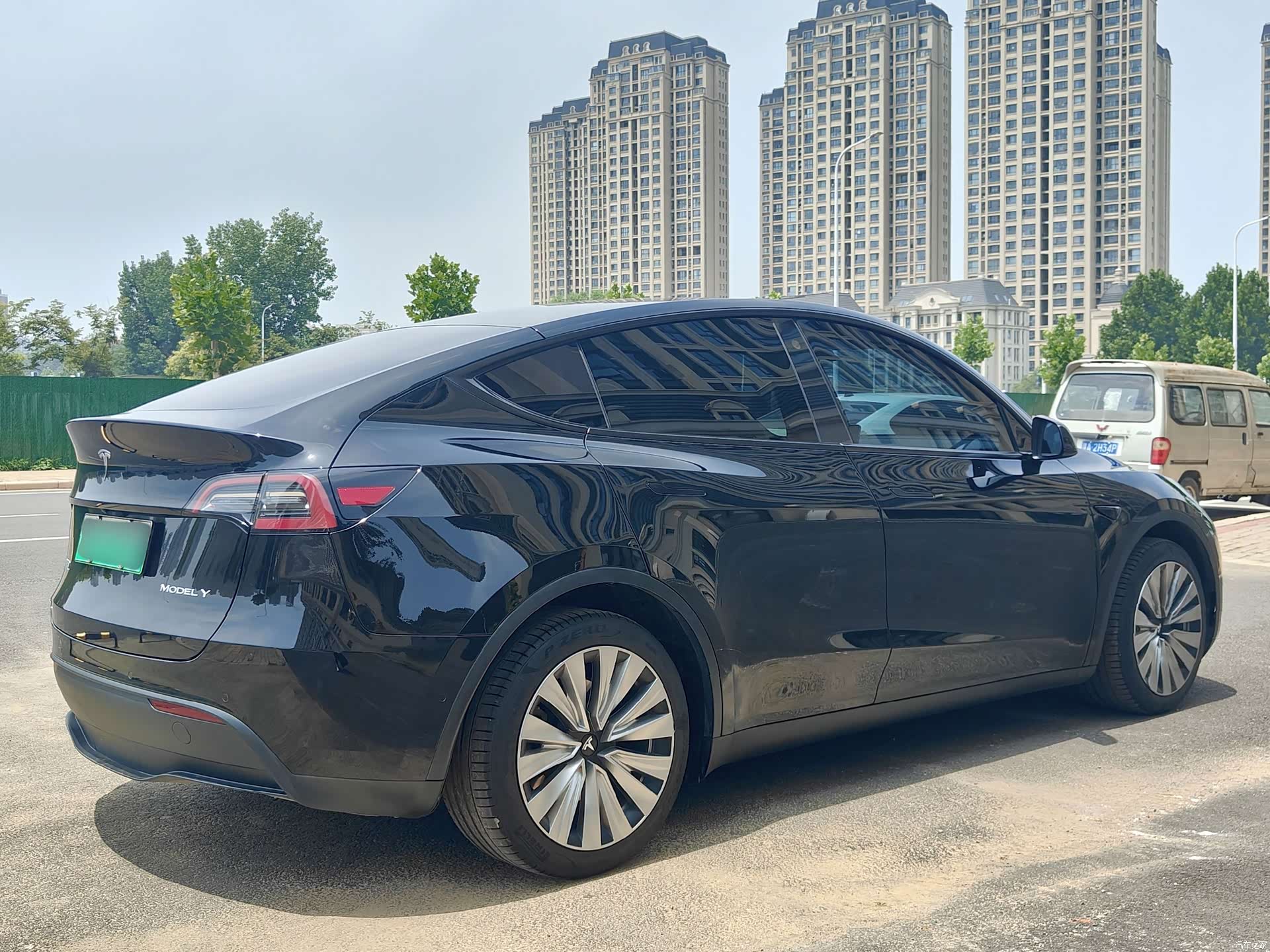 Tesla Model Y, 2023 14