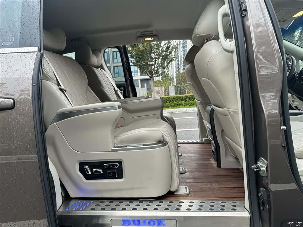Buick GL8, 2022 10