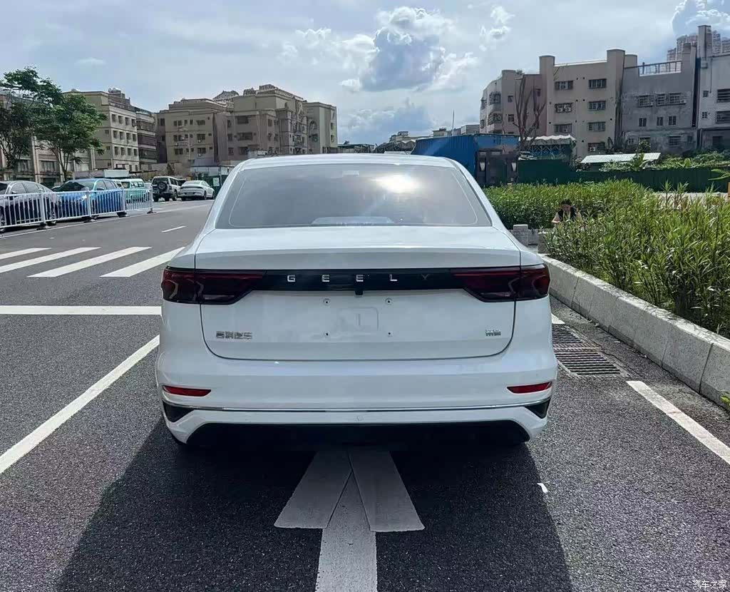 Geely Emgrand, 2021 все фото
