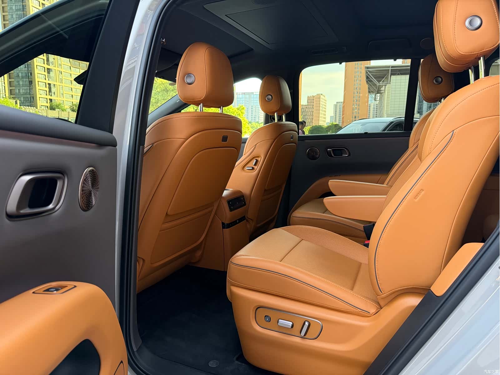 Li Auto i8, 2025 14