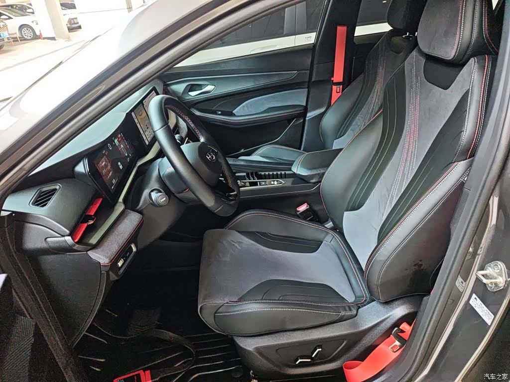 Geely Binray, 2022 15