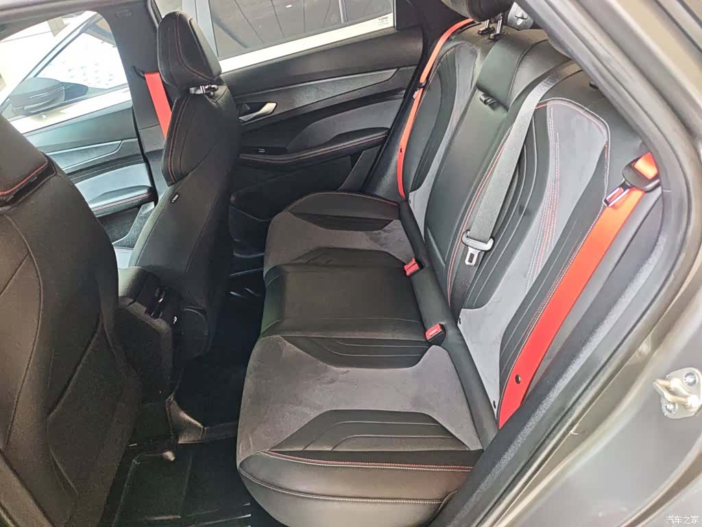 Geely Binray, 2022 17