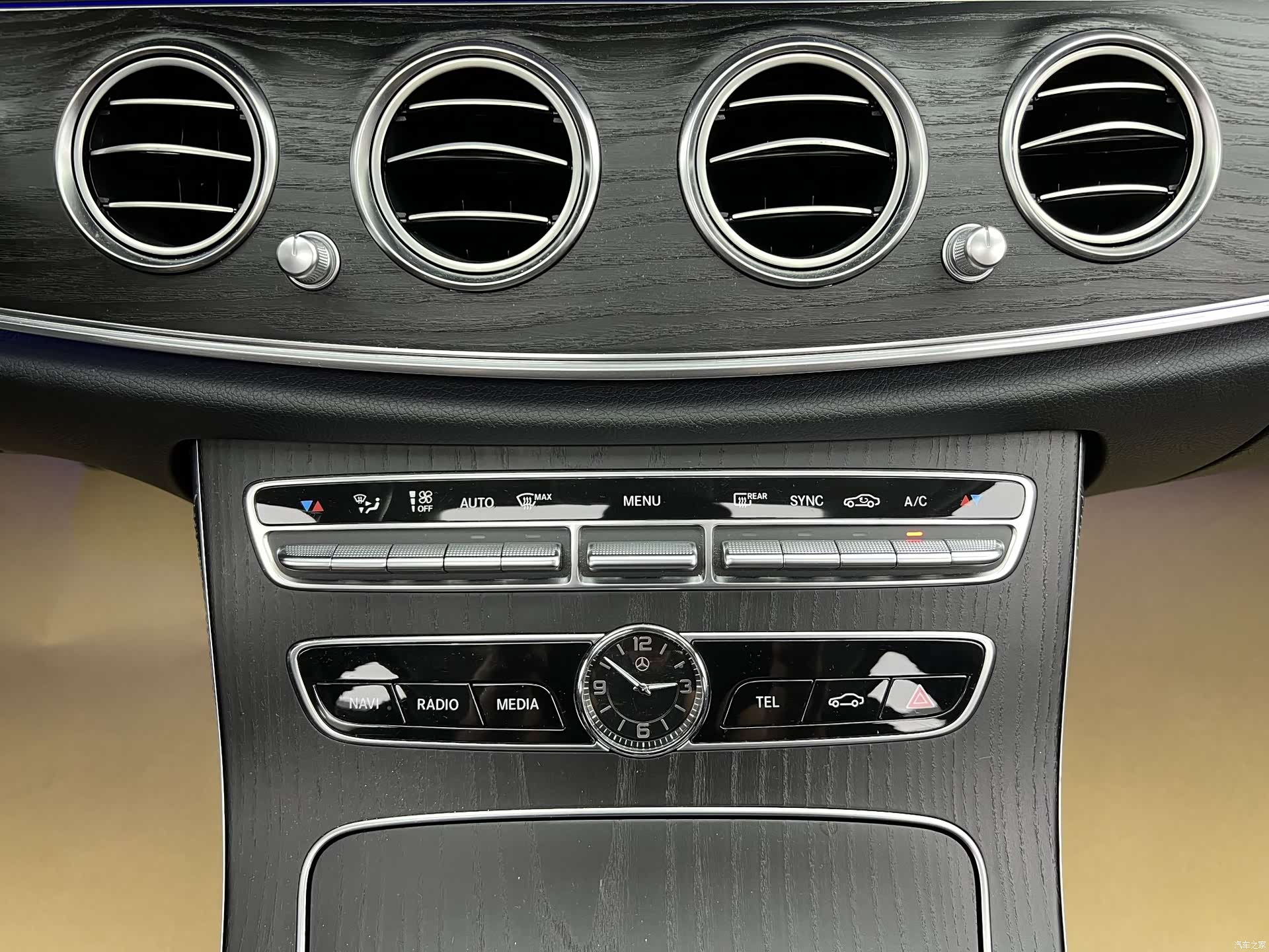 Mercedes-Benz E-Class, 2019 23