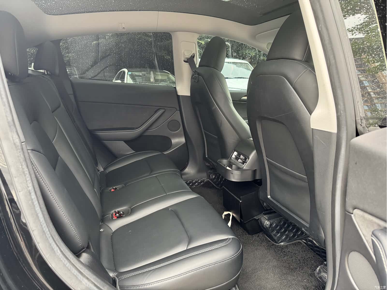 Tesla Model Y, 2023 10