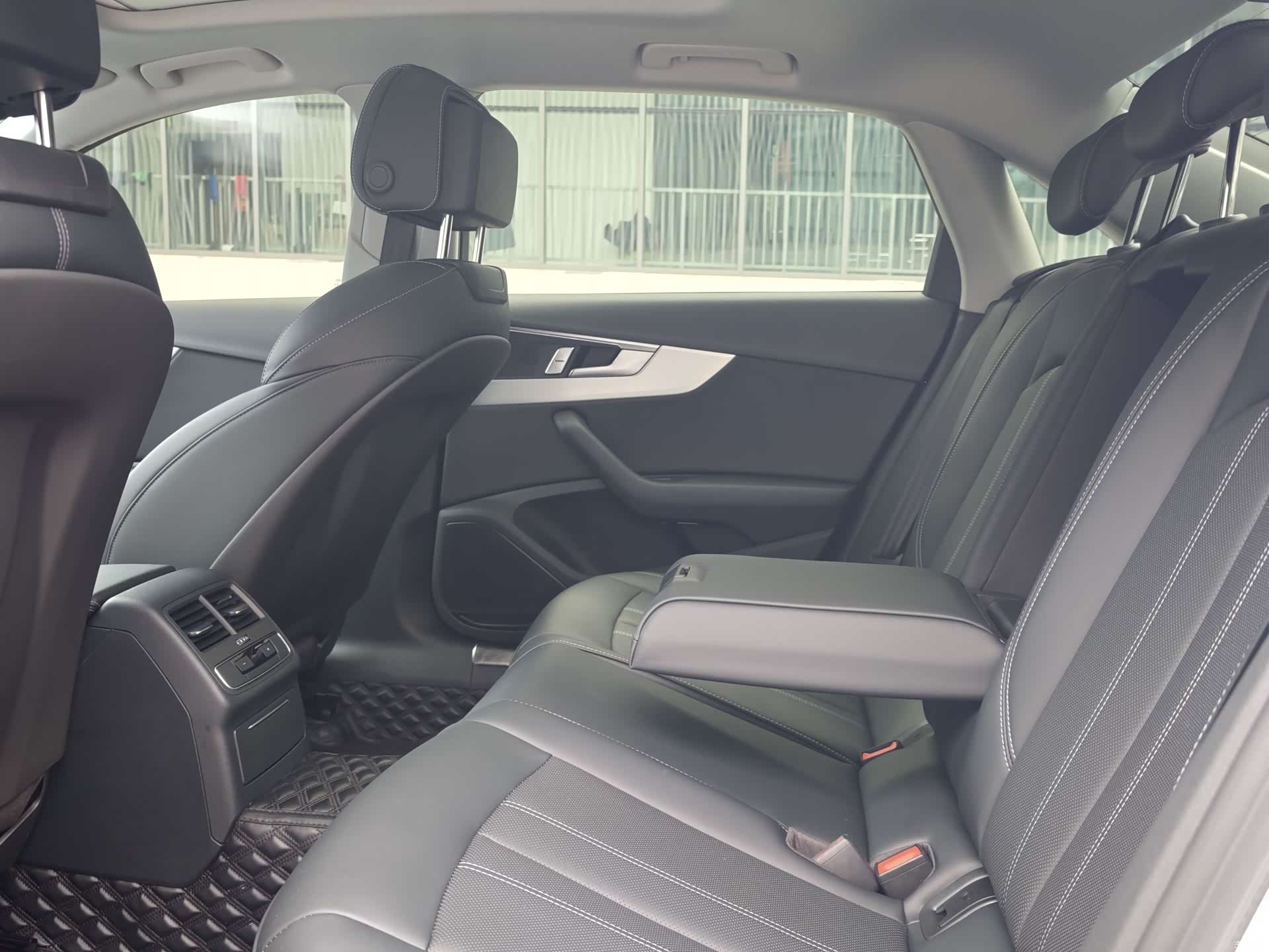 Audi A4L, 2025 13