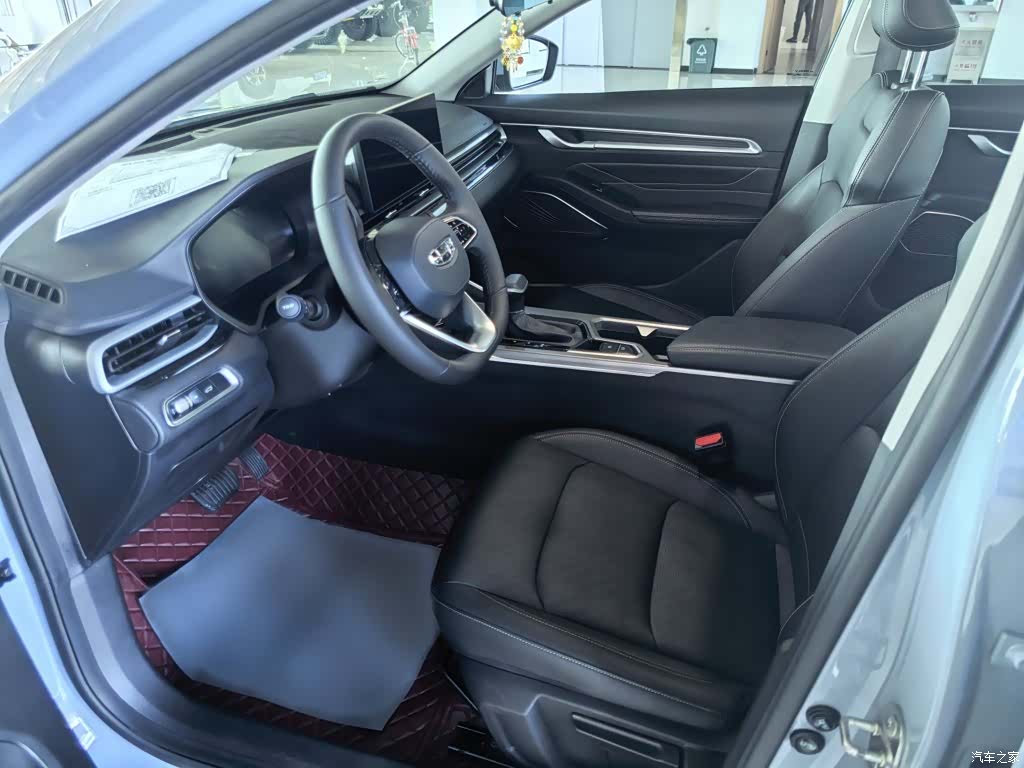 Geely Emgrand, 2023 18